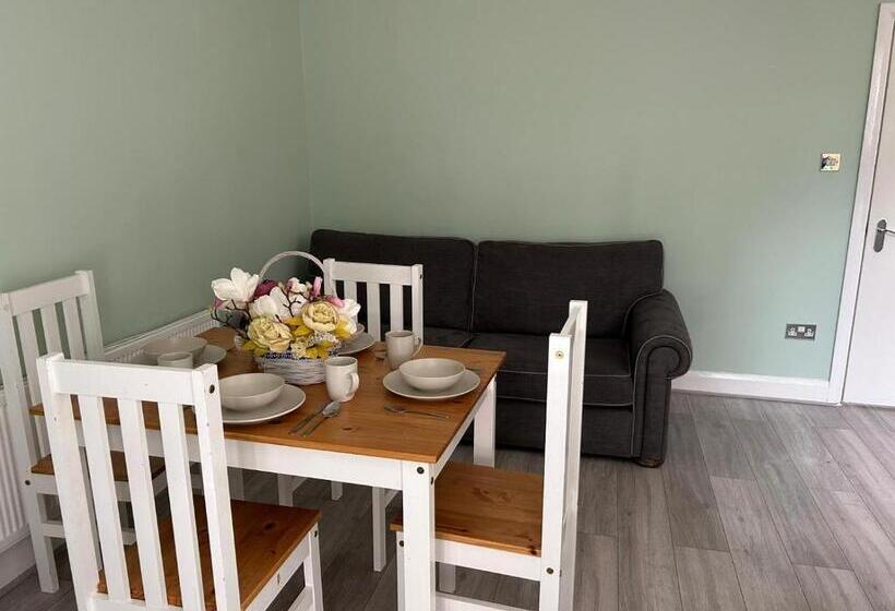 Majatalo Room In Trumpington London