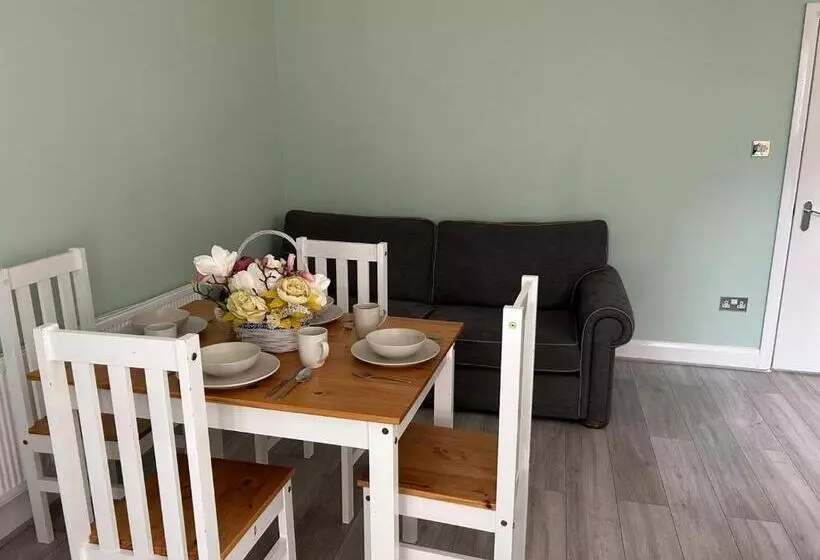 پانسیون Room In Trumpington London
