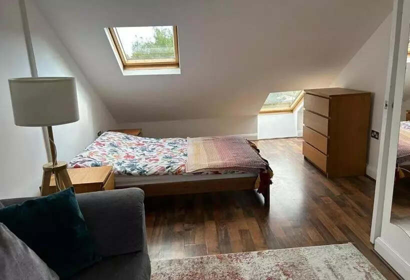 پانسیون Room In Trumpington London