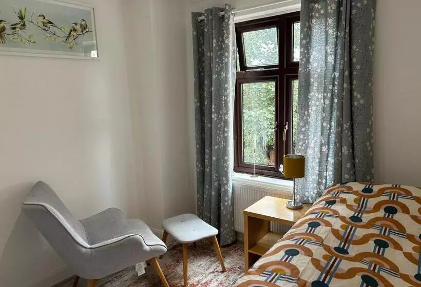پانسیون Room In Trumpington London