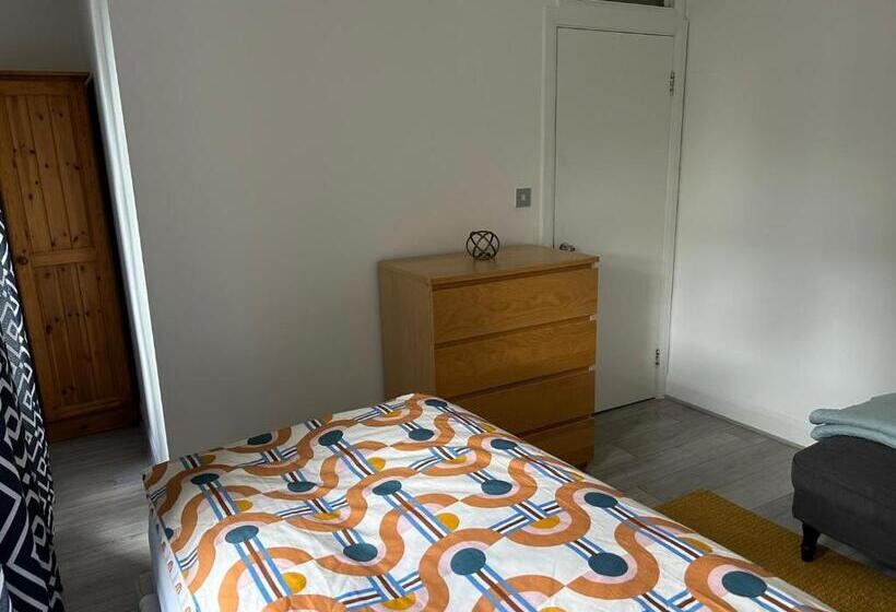 Majatalo Room In Trumpington London