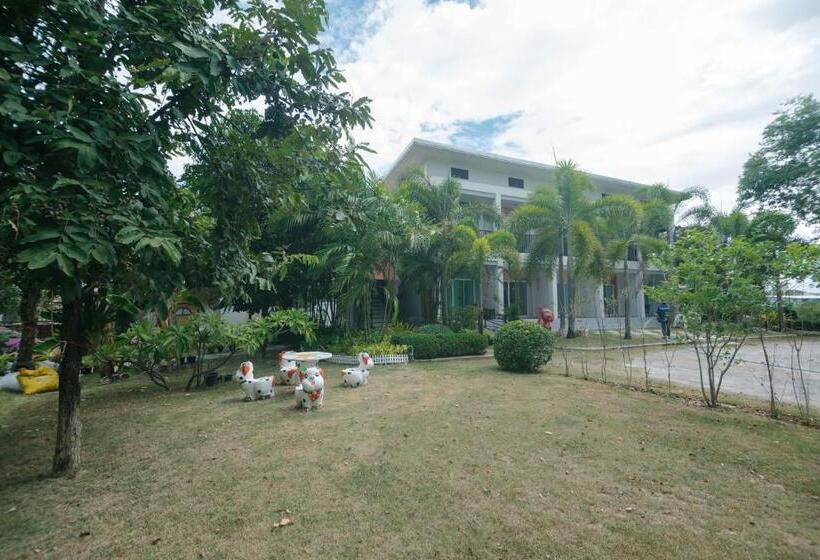 Resort รีสอร์ท เรือนชมดาว