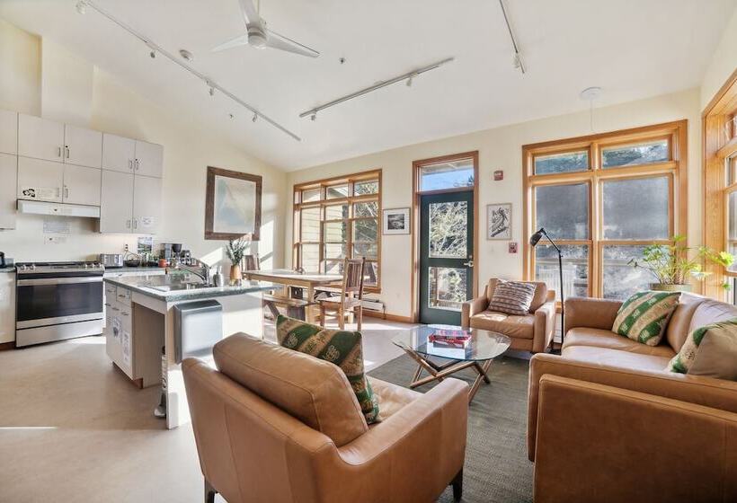 旅馆 Limantour Lodge