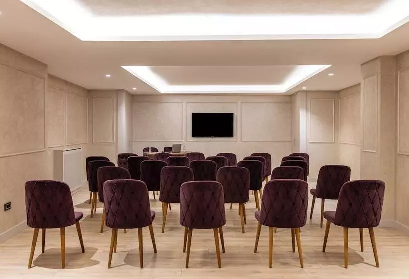 Carina Gold Hotel And Restaurant