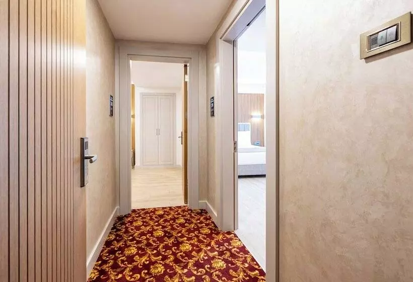 Carina Gold Hotel And Restaurant