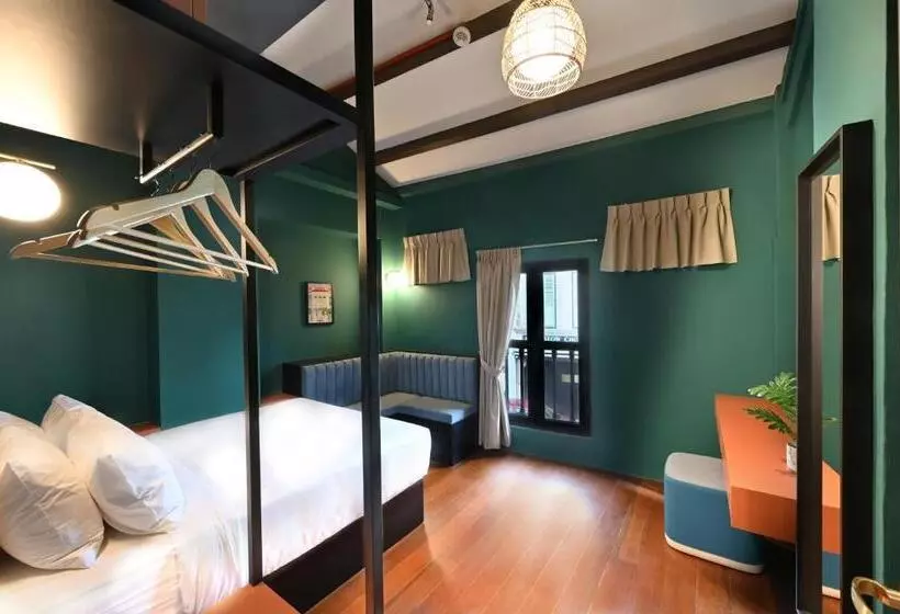 هتل کپسول Dream Chaser Boutique Capsule