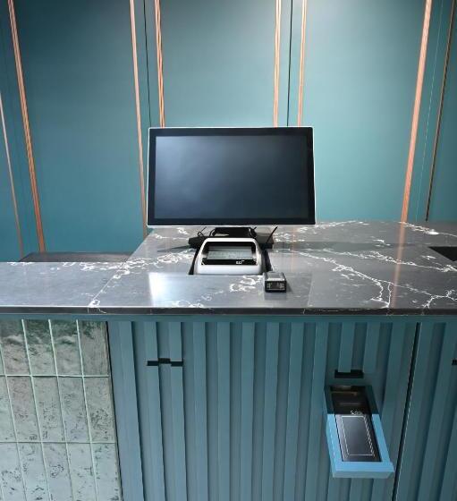 هتل کپسول Dream Chaser Boutique Capsule