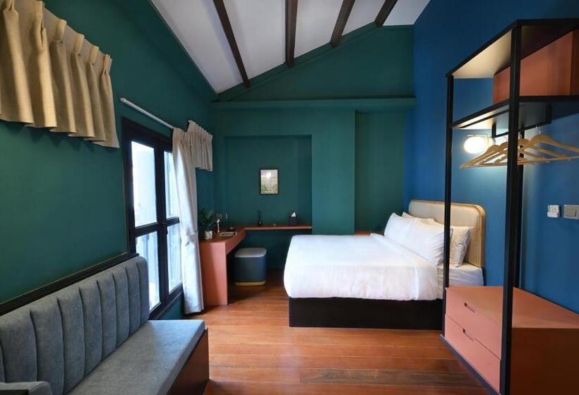 هتل کپسول Dream Chaser Boutique Capsule