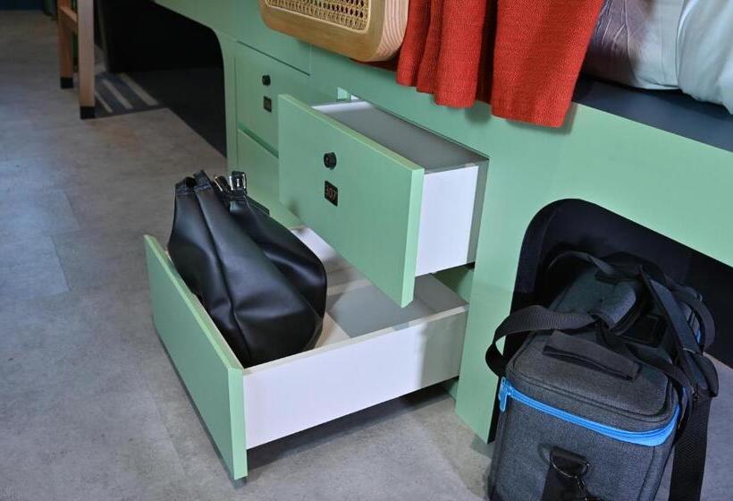 هتل کپسول Dream Chaser Boutique Capsule