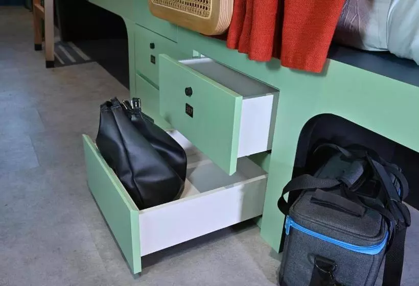 هتل کپسول Dream Chaser Boutique Capsule