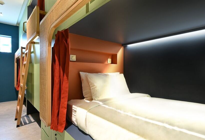 هتل کپسول Dream Chaser Boutique Capsule