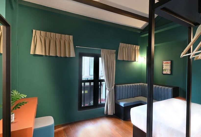 هتل کپسول Dream Chaser Boutique Capsule