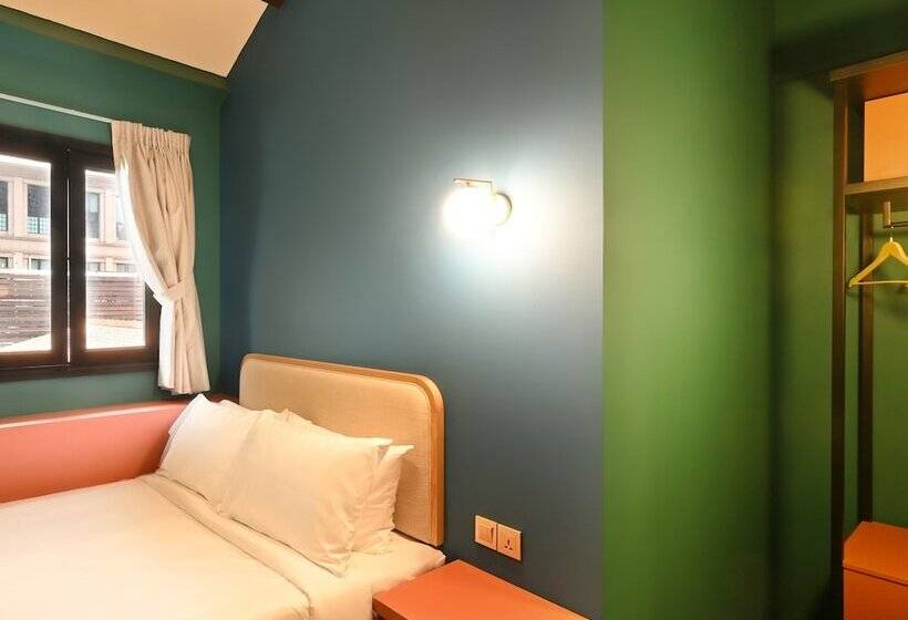 هتل کپسول Dream Chaser Boutique Capsule