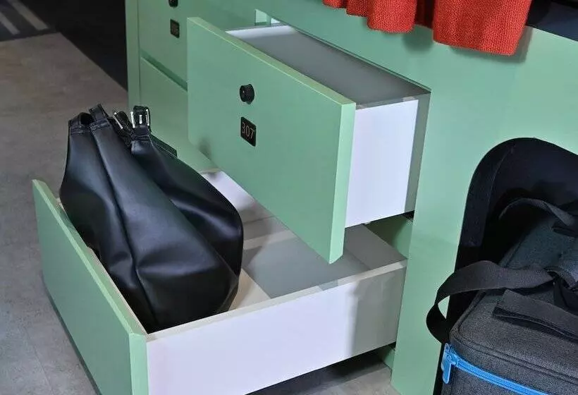 هتل کپسول Dream Chaser Boutique Capsule