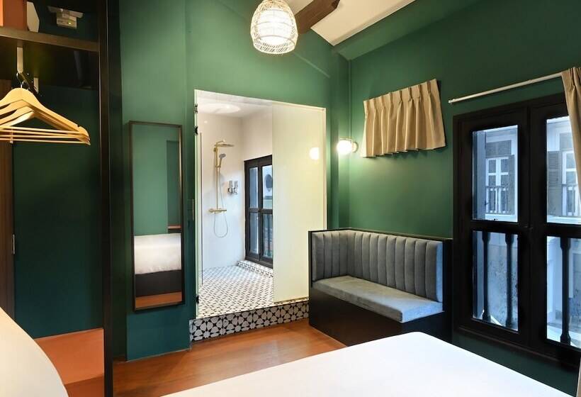 هتل کپسول Dream Chaser Boutique Capsule