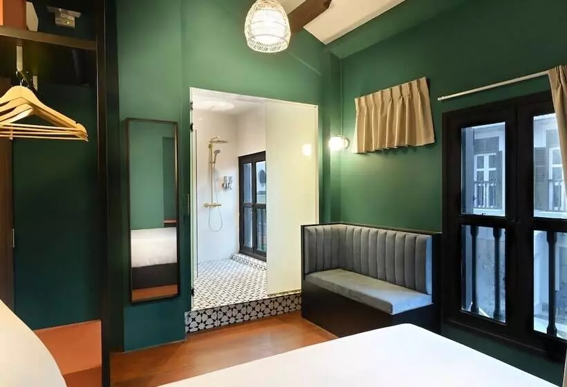 هتل کپسول Dream Chaser Boutique Capsule