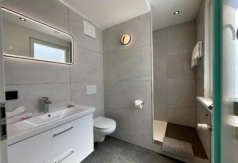 Hotelli Emilia