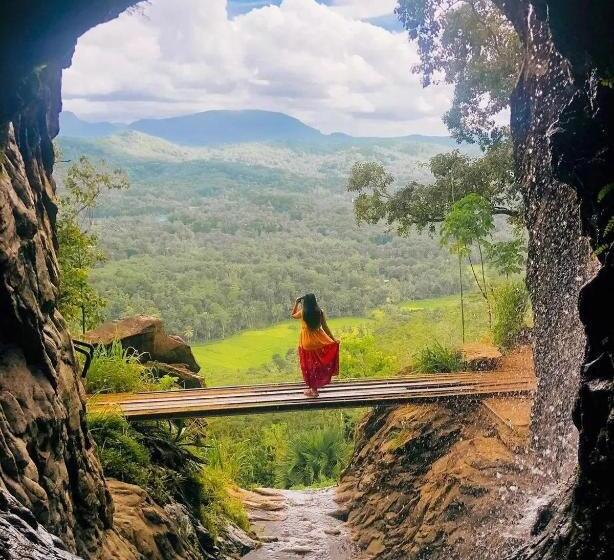 Hotel Grand Cabin Pinnawala