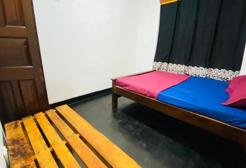 Hotel Grand Cabin Pinnawala