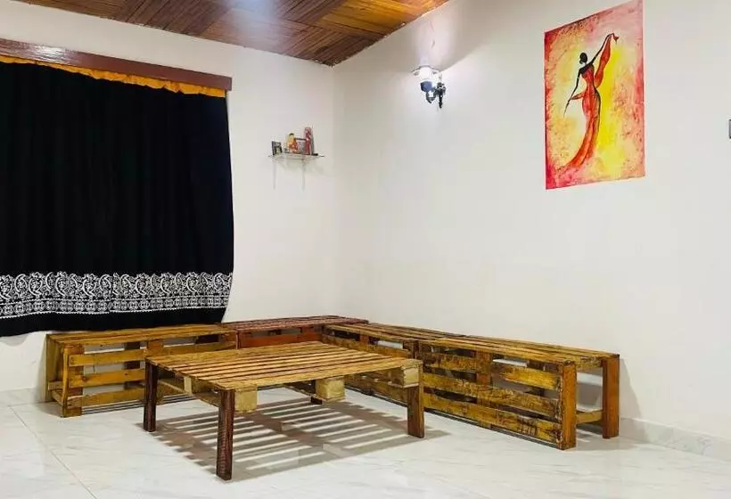 ホテル Grand Cabin Pinnawala