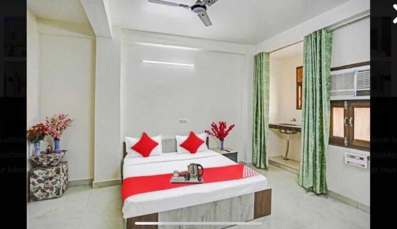 ホテル Oyo Flagship Kmps Palace