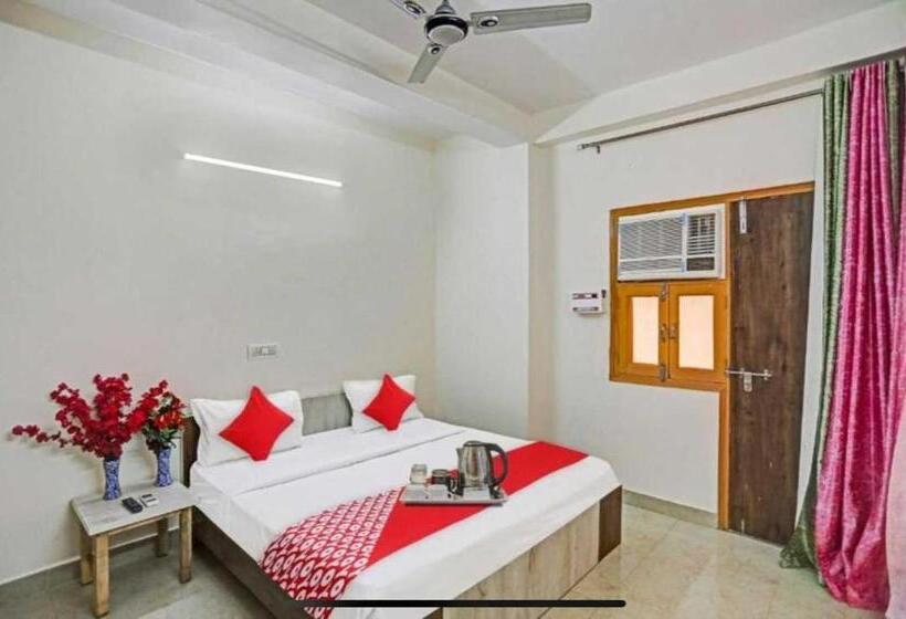 ホテル Oyo Flagship Kmps Palace