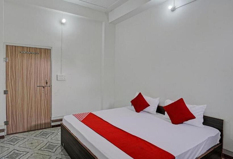 ホテル Oyo Flagship Kmps Palace