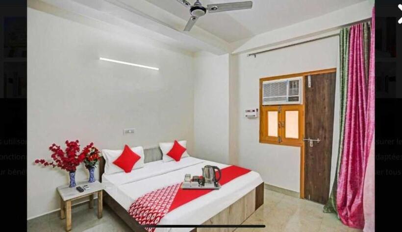 ホテル Oyo Flagship Kmps Palace