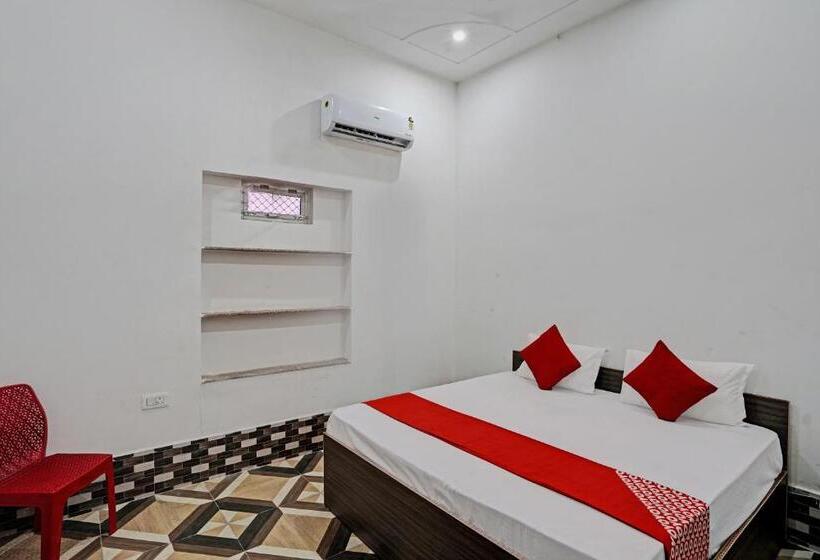 ホテル Oyo Flagship Kmps Palace