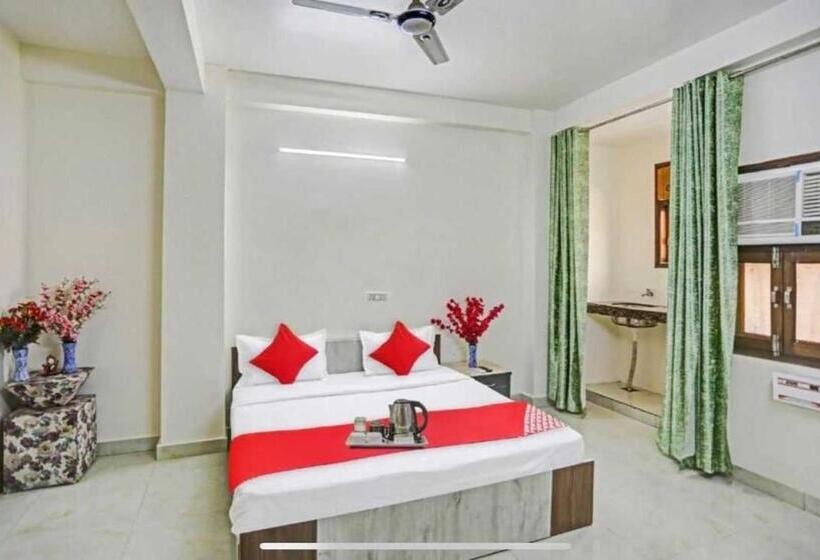 ホテル Oyo Flagship Kmps Palace