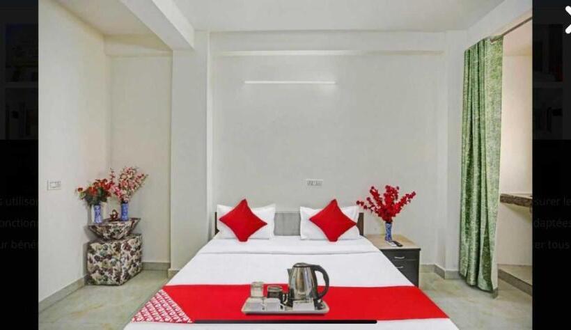 ホテル Oyo Flagship Kmps Palace