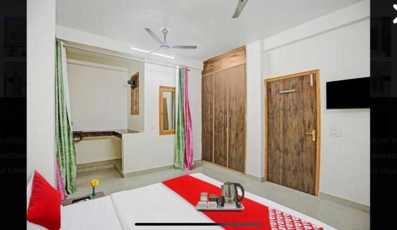 ホテル Oyo Flagship Kmps Palace