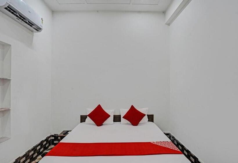 ホテル Oyo Flagship Kmps Palace