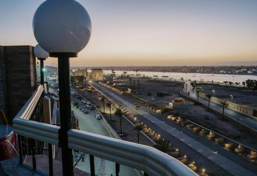 هتل Queens Valley