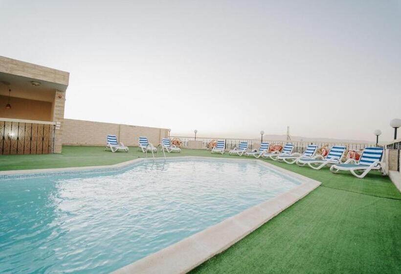 هتل Queens Valley