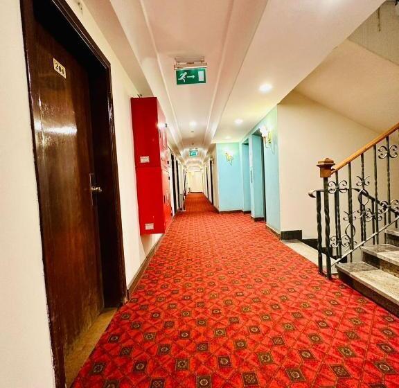 هتل Queens Valley