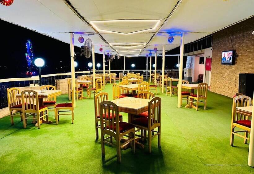 هتل Queens Valley