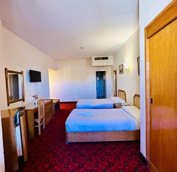 هتل Queens Valley