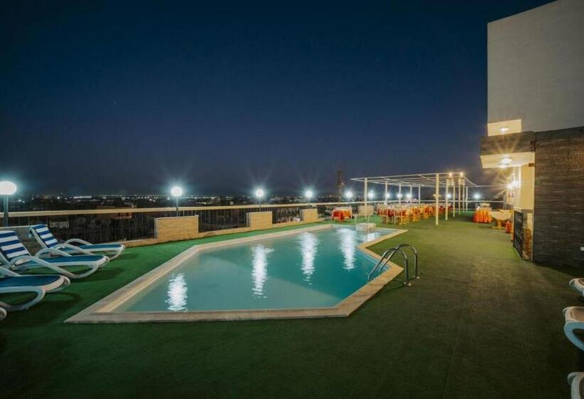 هتل Queens Valley