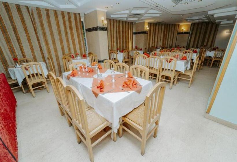 هتل Queens Valley