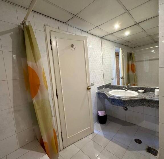 هتل Queens Valley