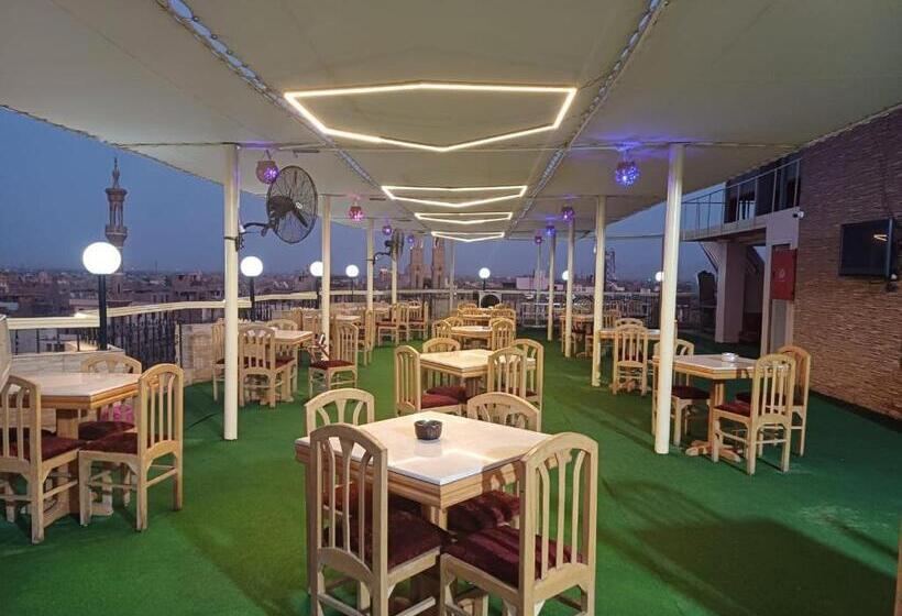 هتل Queens Valley