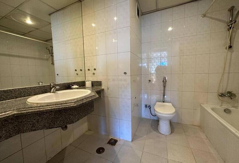 هتل Queens Valley