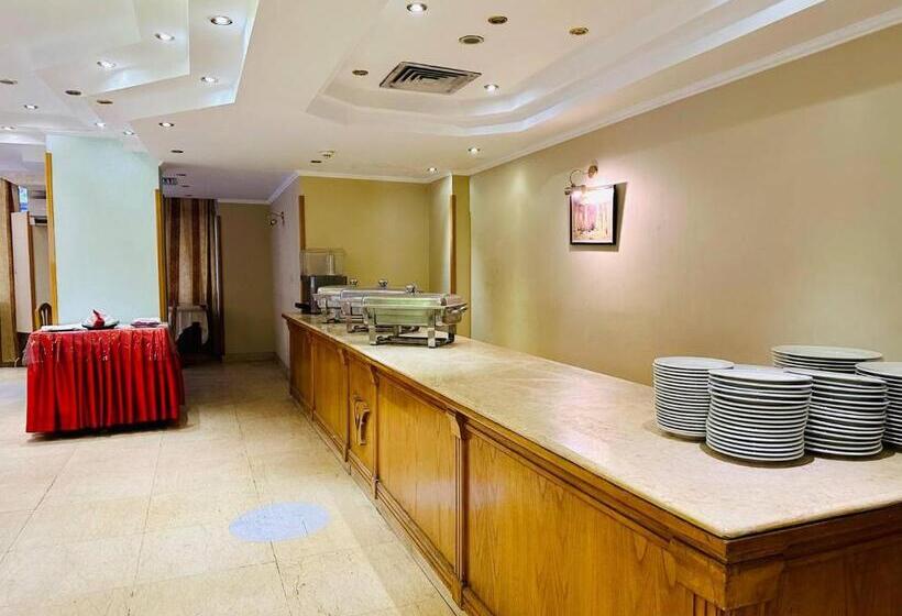 هتل Queens Valley