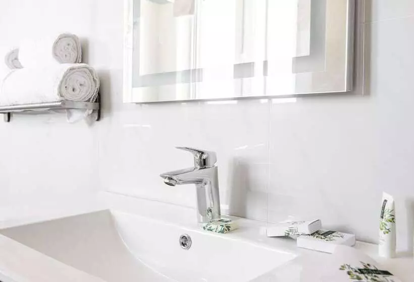 پانسیون C Est La Vie Boutik Swieqi