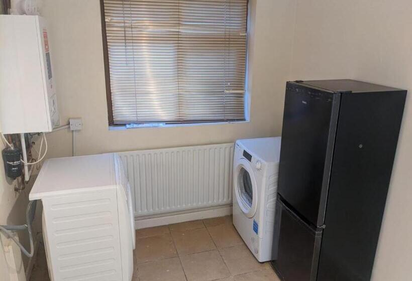 بنسيون Edgefield House