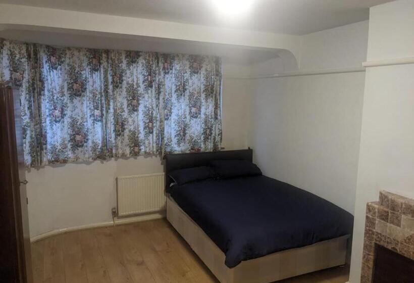 بنسيون Edgefield House