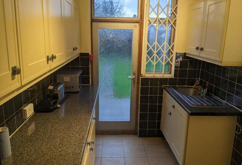 بنسيون Edgefield House