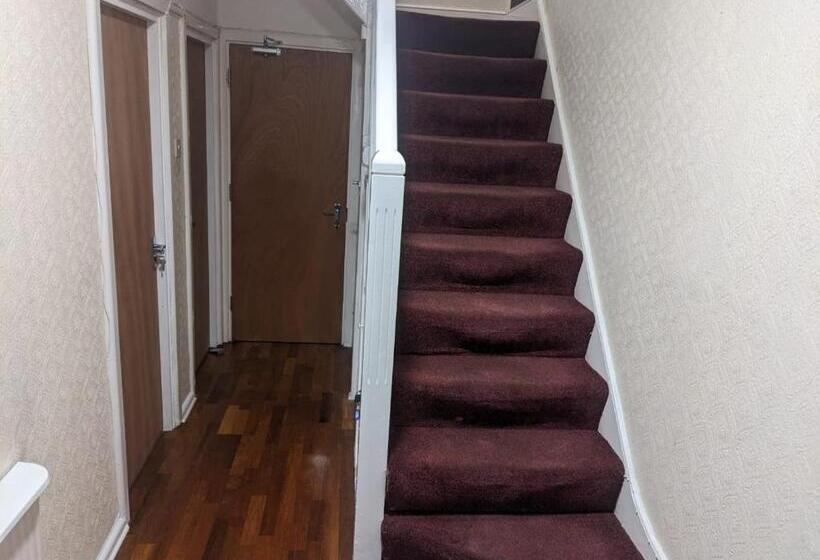 بنسيون Edgefield House