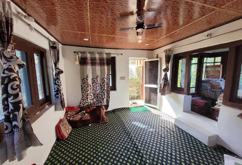 פנסיון Oyo Home Fatima S Homestay